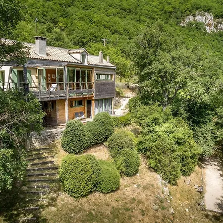 ベッド・アンド・ブレックファスト Les De La Dourbie 3*