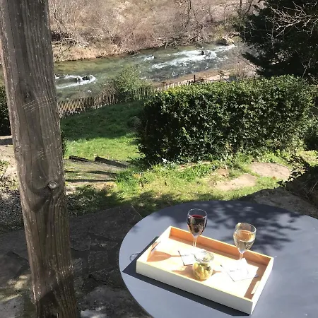 Les De La Dourbie Bed and breakfast